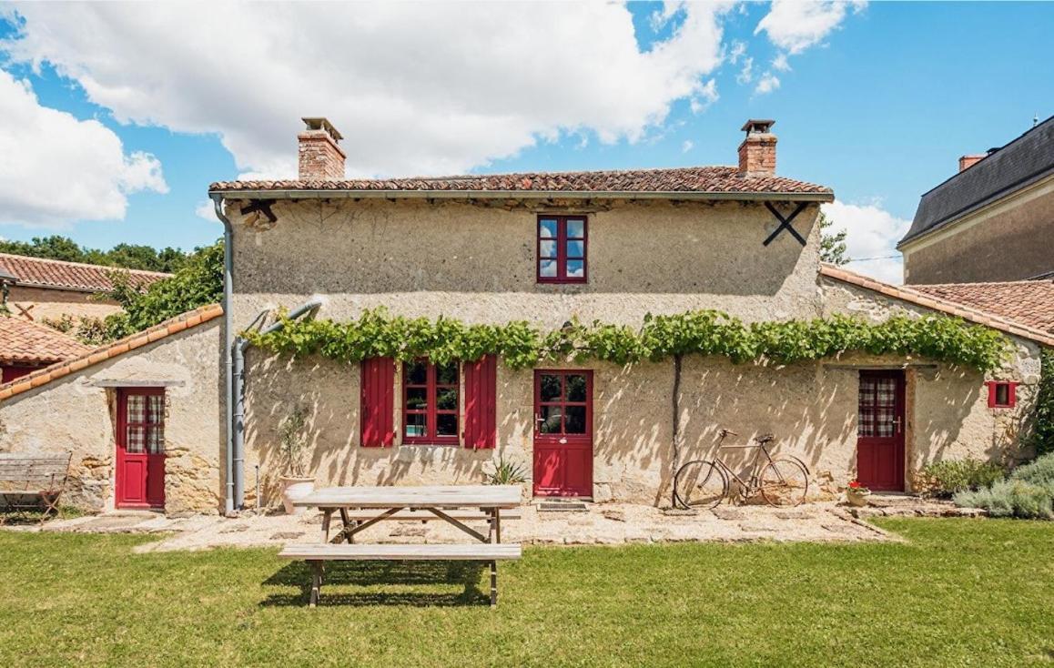 Bed and Breakfast La Jariette Airvault Экстерьер фото
