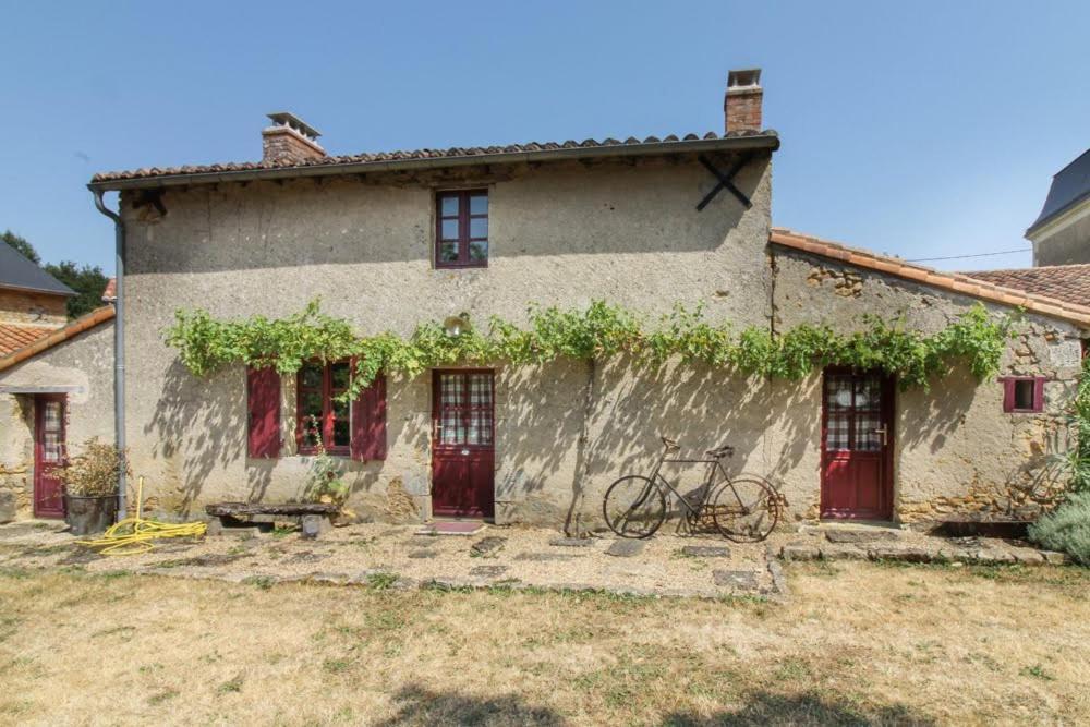 Bed and Breakfast La Jariette Airvault Экстерьер фото