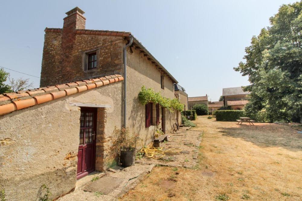 Bed and Breakfast La Jariette Airvault Экстерьер фото