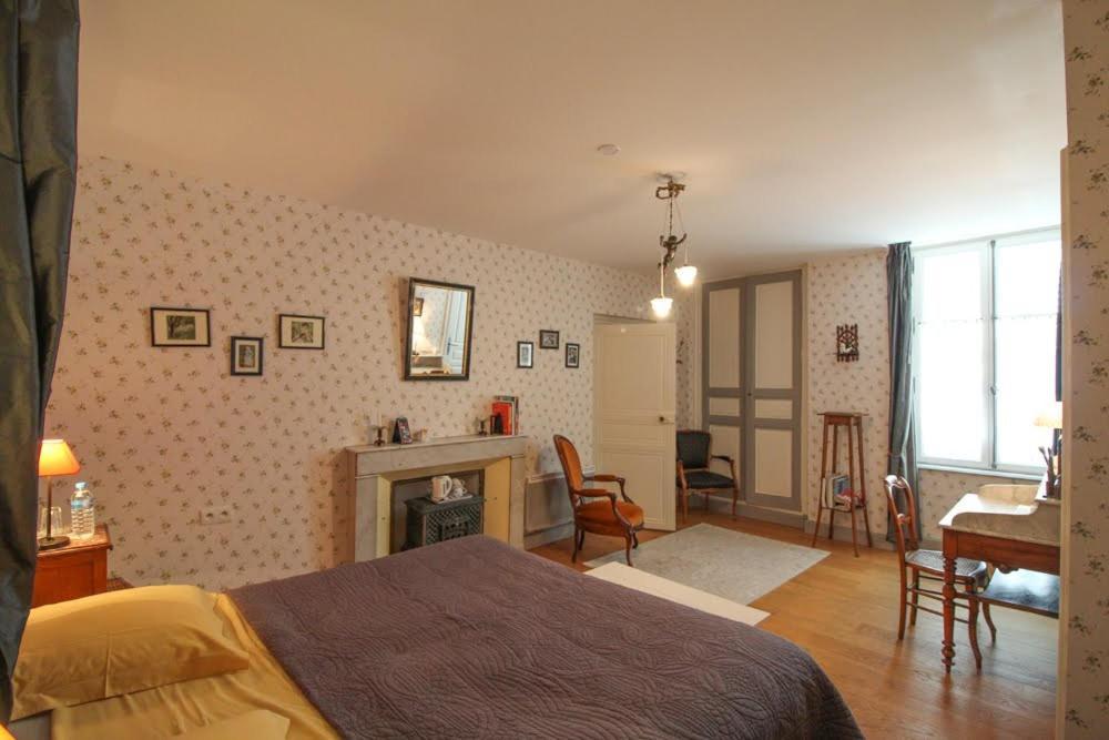 Bed and Breakfast La Jariette Airvault Экстерьер фото